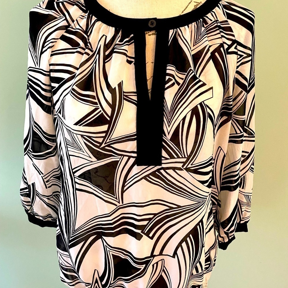 Women’s Banana Republic Black and White blouse Size Small
